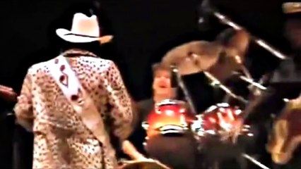 Stevie Ray Vaughan - Best Guitar Player - Sound Check - What?!