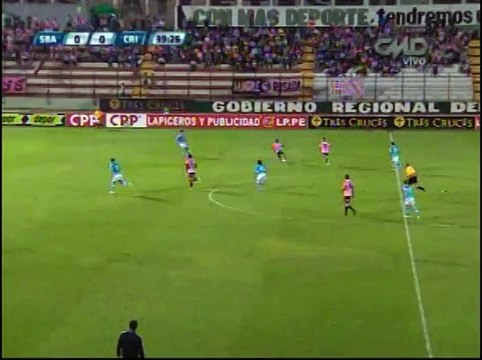 Sporting Cristal: jugador de Sport Boys quiso hacer jugadón, pero terminó en el piso (VIDEO)