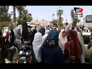 مظاهرة نسائية لأنصار الإخوان أمام محكمة المنصورة احتجاجا على صدور حكم بالمؤبد