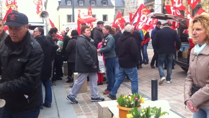 Un 1er mai frisquet place du théâtre