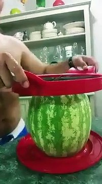 Mükemmel icat karpuz kesme aleti..