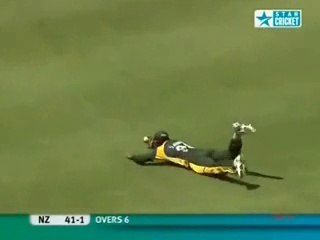 Umar Akmal Superb Catch ● Against  New Zealand