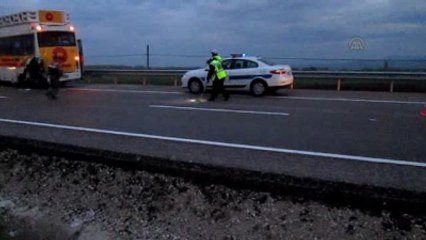 Otomobil, Seçim Otobüsüne Çarptı: 1 Ölü, 2 Yaralı