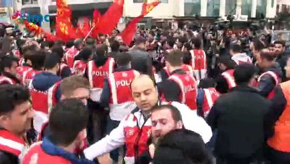 Taksim Meydanı'na giren gruba polis saldırısı