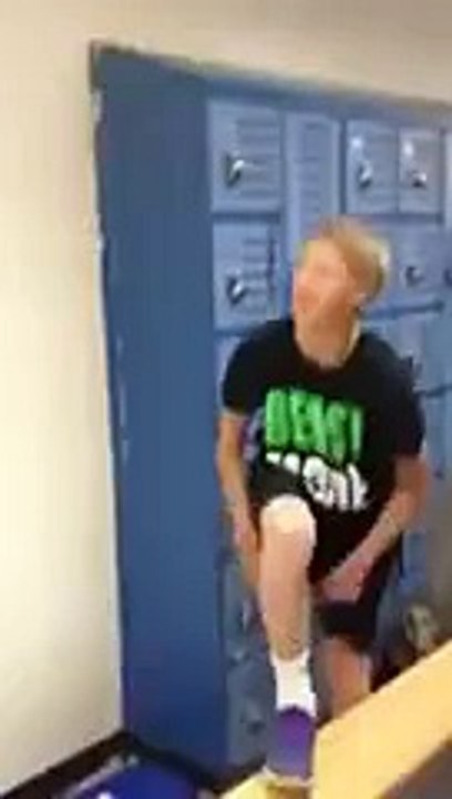 Il fait son caïd et se fait mettre KO devant tout le monde