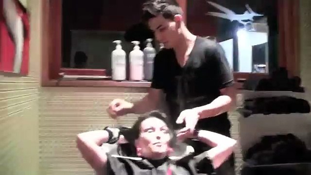 Getting my hair chopped.....at Barracuda Salon | Kandee Johnson