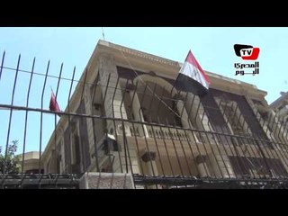 العشرات من أنصار عكاشة يرفعون علم مصر على  السفارة التركية