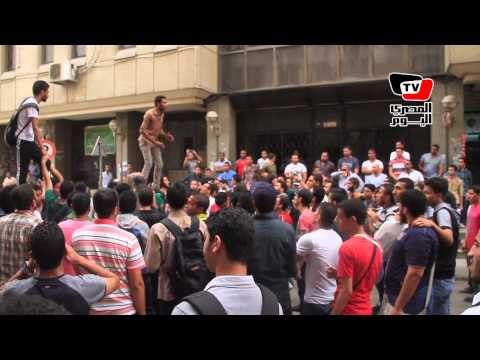 وقفة احتجاجية لطلاب جامعة القاهرة للمطالبة بالإفراج عن جميع زملائهم المعتقلين