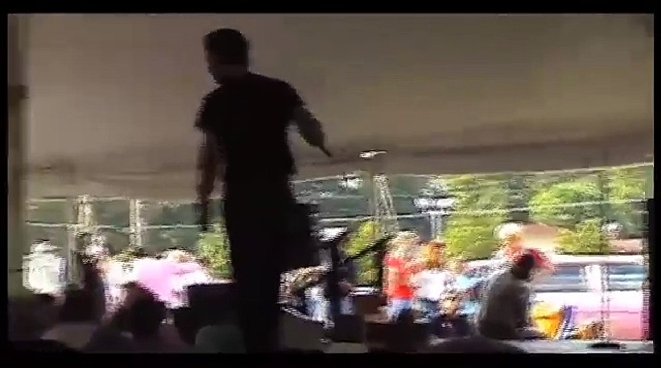 Ted Torres sings 'Don't' at Elvis Week 2006 (video)
