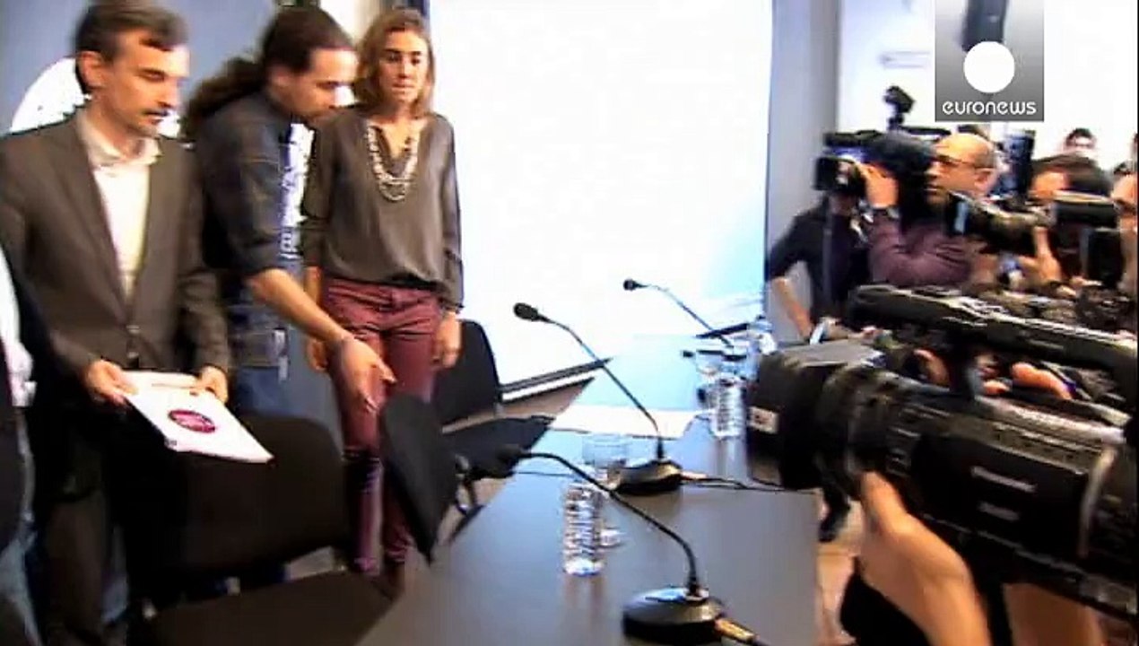 Spanien: Podemos-Mitbegründer tritt zurück