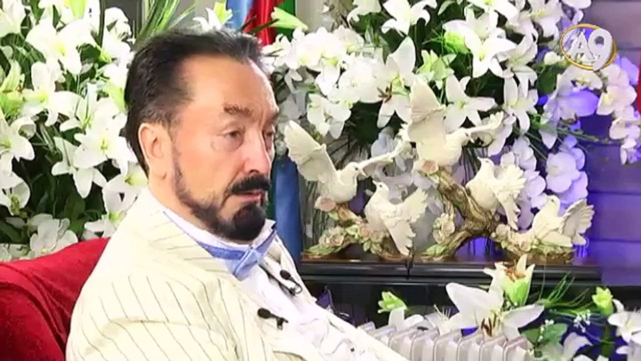 Adnan Oktar: Kuran'da başörtüsü yoktur