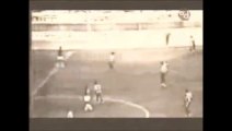 Golazo de César Cueto de media cancha - 01/05/1977