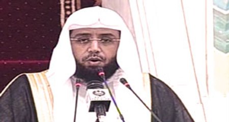 Hundreds of people offer Friday prayers led by Imam-e-Kaba