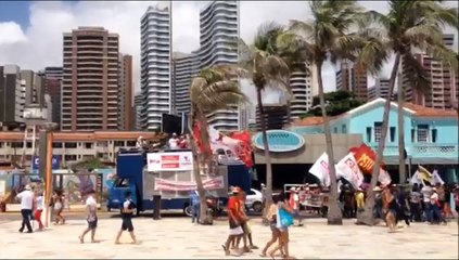 Protesto contra terceirizações e privatizações na av. Beira Mar, em Fortaleza