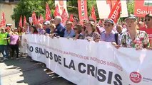 Miles de trabajadores gritan en la calle 