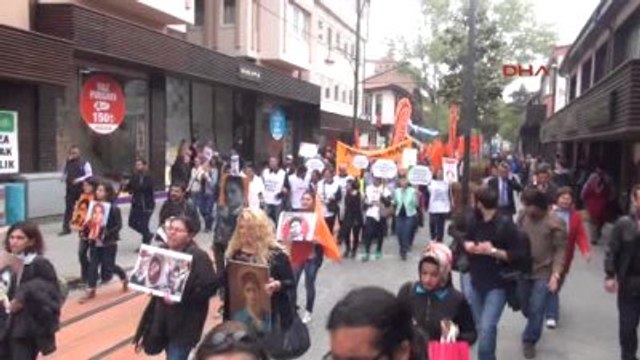 Bursa?da Polis 1 Mayıs Kortejini Çiçeklerle Karşıladı-2