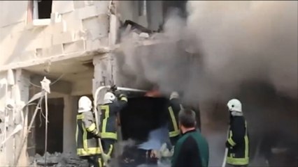 قصف بالبراميل المتفجرة على تفتناز في إدلب