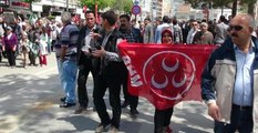 Elazığ'da 1 Mayıs Yürüyüşüne Katılanlara MHP Bayrağı Açtı