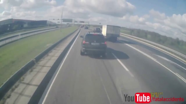 BMW X5 Driver Brake Check A 40-Tonne Truck