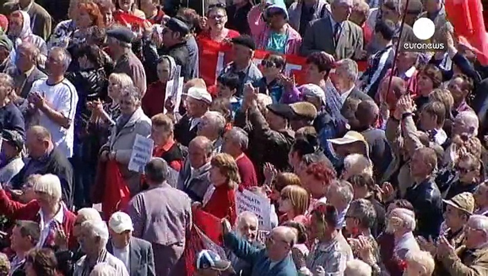 Україна: Перше травня під червоними прапорами