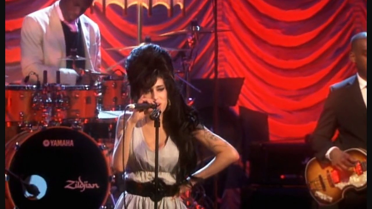 Amy Winehouse - He Can Only Hold Her - Doo Wop (That Thing) - Live HD