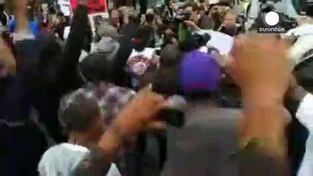 Балтимор: полицейским предъявят обвинения в убийстве Фредди Грэя