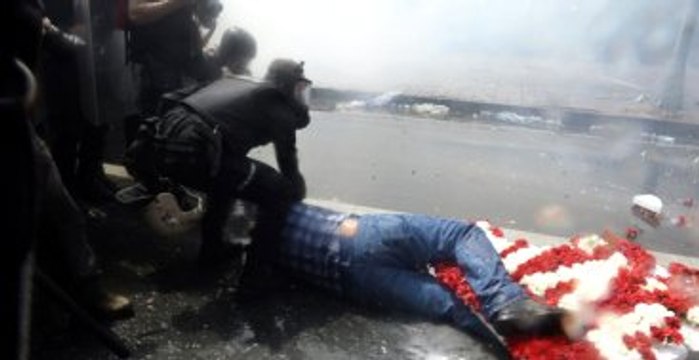 Polis Gözaltına Alınan Eylemcilerle Avukatları Görüştürmedi