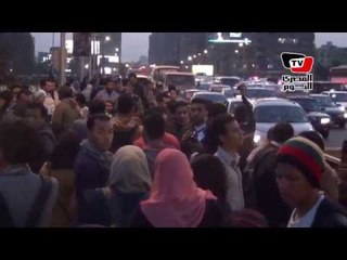 سلسلة بشرية للإفراج عن المعتقلين أعلى كوبري ٦ أكتوبر