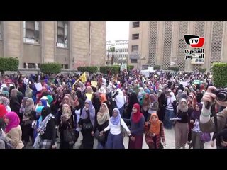 Video herunterladen: «طلاب ضد الانقلاب» يهتفون ضد الحكومة في مسيرة داخل الحرم الجامعي