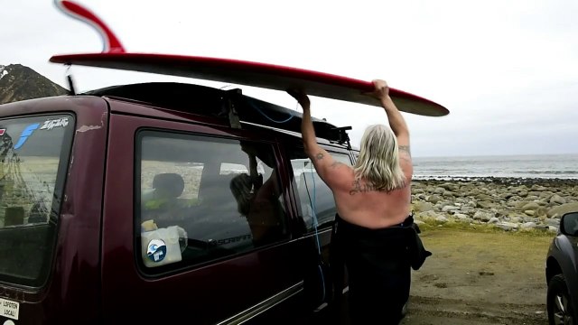 Extreme surfers chill with Arctic waves in Norway