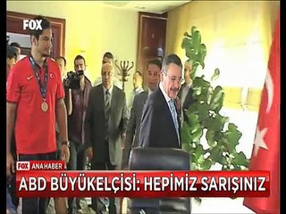 Amerikan elçisinden Melih Gökçek'e 'Hepimiz sarışınız' göndermesi