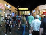 Wandel 6 minuten mee met onze reporter in Las Vegas doorheen MGM Grand Hotel