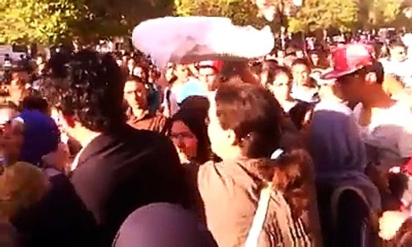 عائلتا سفيان و نذير يحضرون كفن إبنيهما أمام المسرح البلدي بالعاصمة