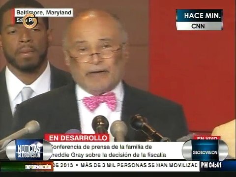 Familia de Freddie Gray pide reformas de departamentos policiales en EEUU