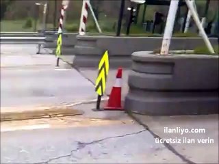 Otoban Gişelerinden Yürüyerek Geçen Türk Genci