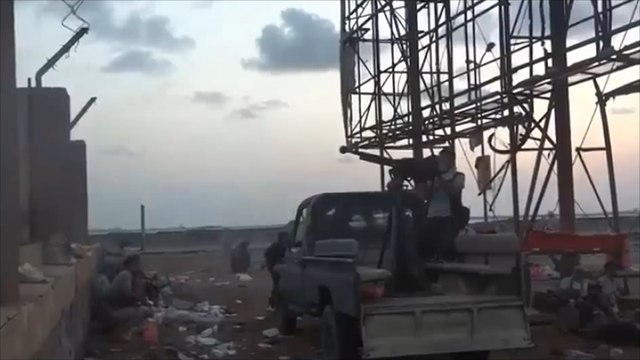 المقاومة الشعبية باليمن تعلن سيطرتها على مطار عدن