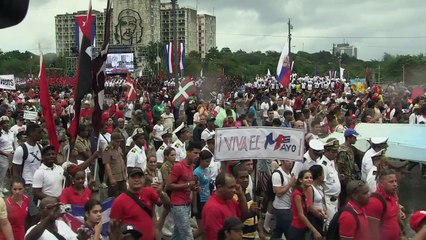 Raúl Castro e Maduro presidem desfile de 1° de Maio em Cuba