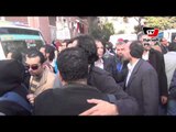 جثمان سيد وزة يخرج من مشرحة زينهم وسط هتافات تطالب بالقصاص