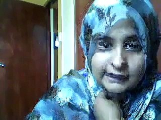 Reverted to Islam Sister, Reciting Kalima Tayyaba, Very beautiful, must watch