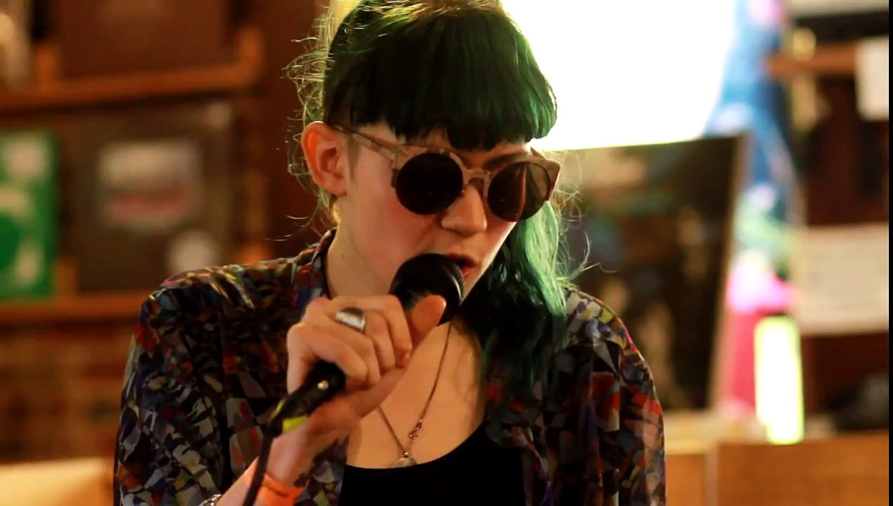 Grimes - Oblivion (Live at Grimey's)