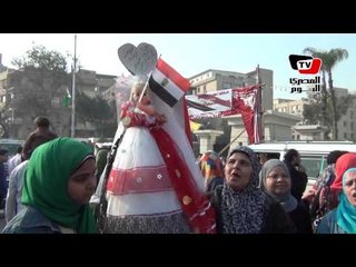 احتفالات و «دي جي» أمام محافظة الجيزة في ٢٥ يناير