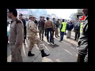 زغاريد أثناء تفقد الجيش تأمين لجان الاستفتاء بالمنصورة