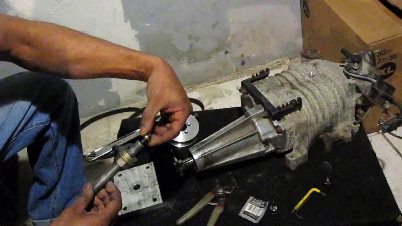 Supercharge Eaton M90- How to install pulley (L67)3800 Series II engine. 2/3