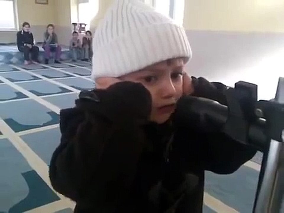 Three Years Old Kid Recites Azan in Mosque | justpak.com