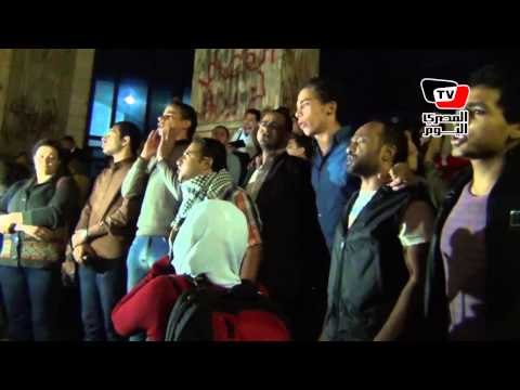 مظاهرة امام «الصحفيين» تندد بقانون التظاهر وإلقاء «المعتقلات» في الصحراء