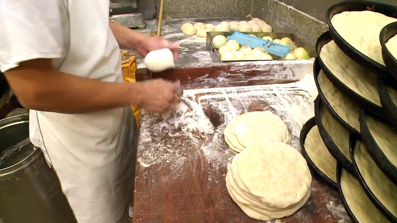 Homemade Pizza(Start to finish recipe-including pizza dough, sauce and toppings)