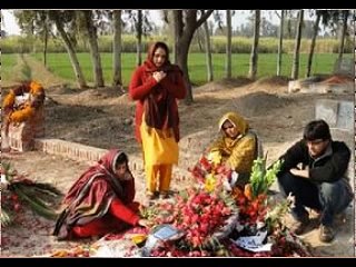 Phir uski Qabar se Khushbuu aane lagi...(Molana Tariq Jameel)