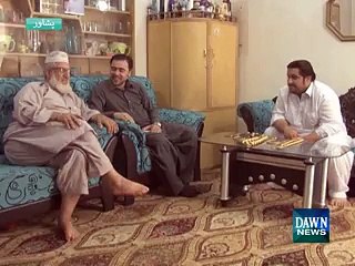 Height of Craze !! Man wears "250 tola Gold" in Peshawar