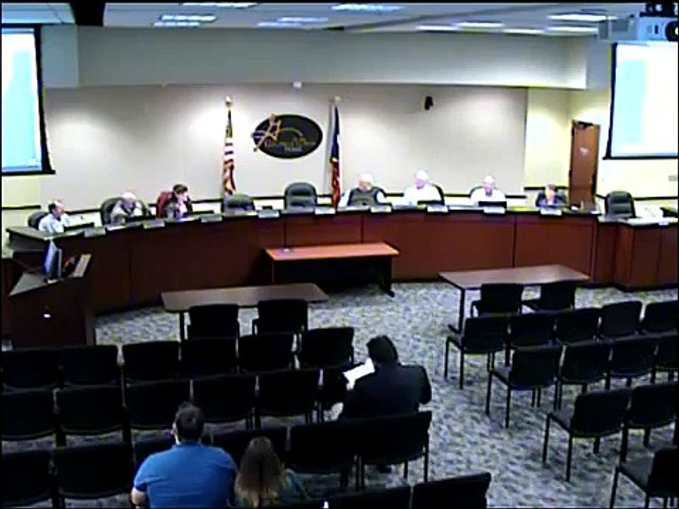 Un conseiller oublie d'éteindre son micro en allant au toilettes : oups...