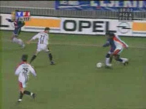 Football - Ronaldinho Gestes Techniques